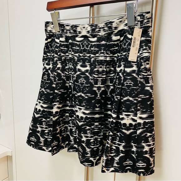 NWT J. Crew Pleated Skirt, Size 00 Black White, Lined - Picture 3 of 11